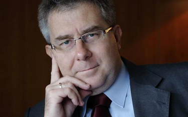 Czarnecki: Macierewicz słusznie wymienił katastrofę smoleńską