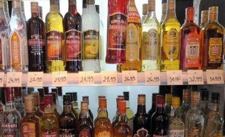 Alkohol można kupić niemal na każdym kroku – w Polsce jest ćwierć miliona punktów handlujących napoj
