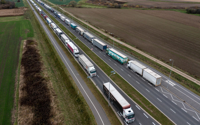 Kolejka ciężarówek na granicy Polski z Ukrainą