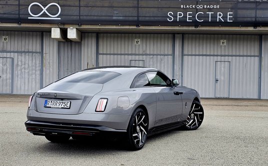 Rolls-Royce Spectre Blac Badge