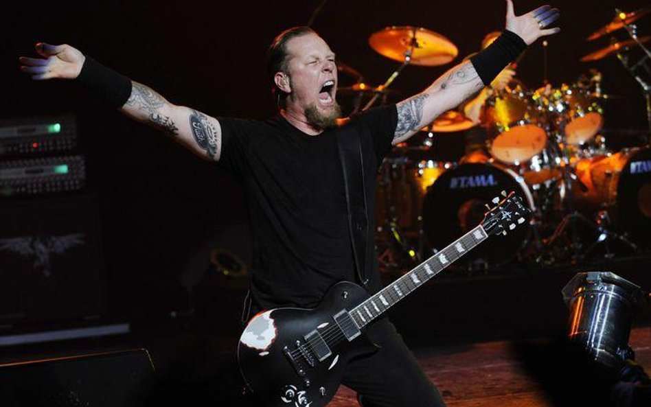 Lider zespołu James Hetfield podczas koncertu charytatywnego na rzecz The Silverlake Conservatory of