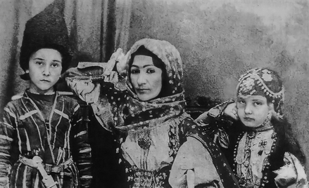 Khurshidbanu Natavan (1832–1897) – poetka, córka Mehdi Gulu-chana, władcy Chanatu Karabachskiego (na