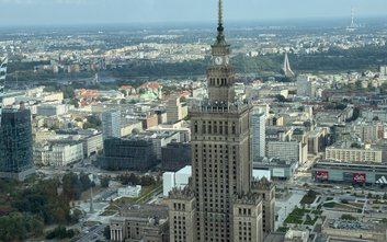 W pięciu salach prezentowane są eksponaty związane z historią, architekturą i funkcjonowaniem Pałacu