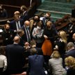 Sondaż: Czy Polacy ufają bardziej rządowi, czy opozycji?