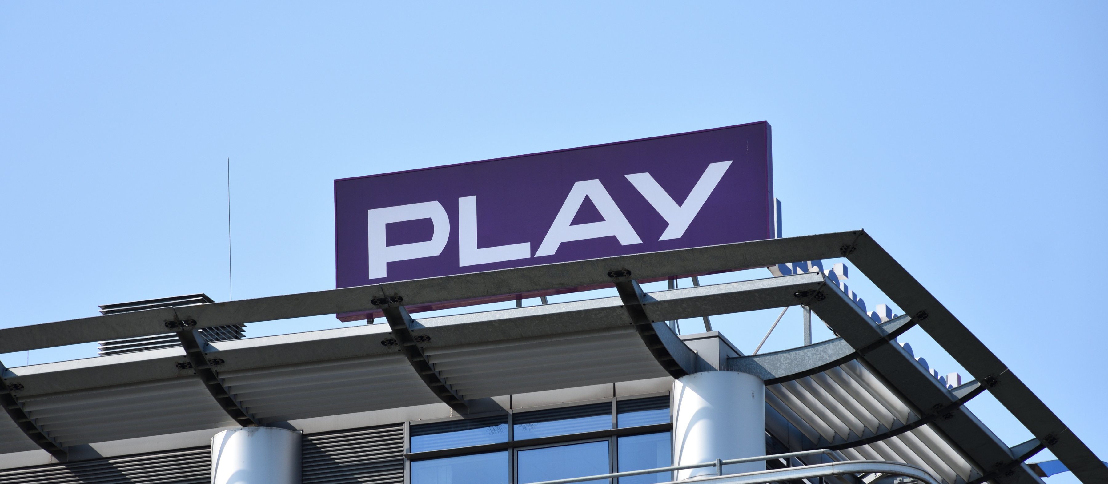 Play wyłączy roaming krajowy. Co to oznacza dla użytkowników i inwestorów?