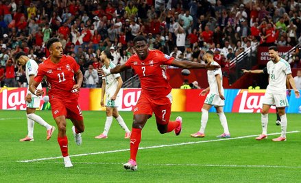 Breel Embolo cieszy się z gola dla Szwajcarii