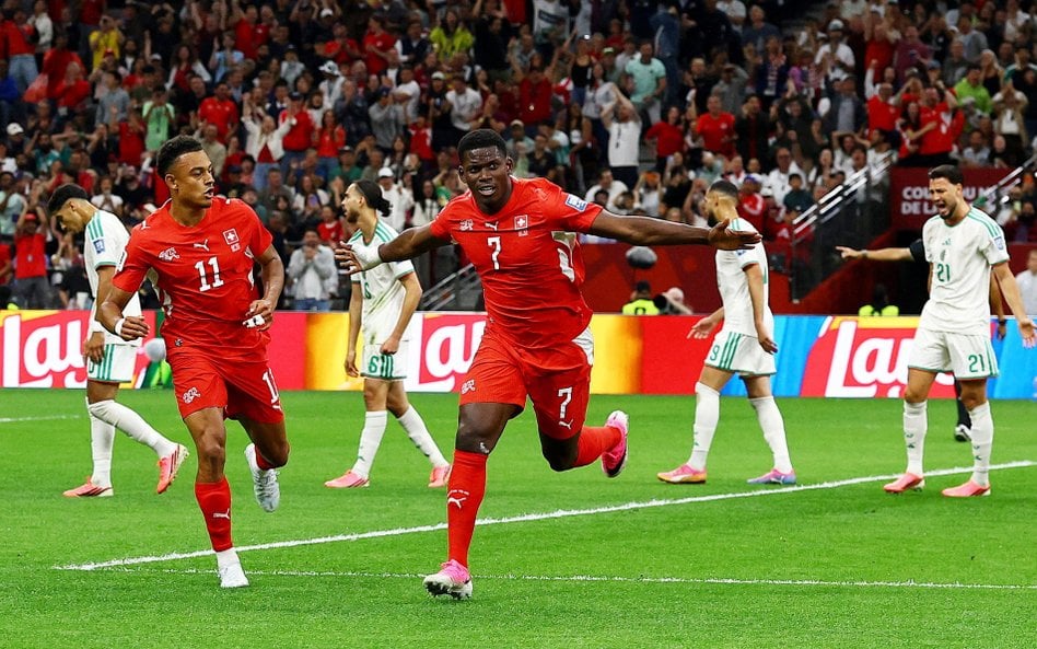 Breel Embolo cieszy się z gola dla Szwajcarii