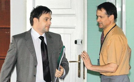 Prokuratorem zaangażowanym w sprawę Blidy był Emil Melka (z lewej). Wczoraj był przesłuchiwany przez
