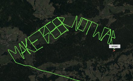 "Róbcie piwo, nie wojnę". Samolot wykonał nad Polską antywojenny "napis"