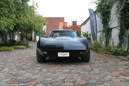 Samochód jest gotowy do rejestracji na białe lub żółte tablice, w pełni sprawny i gotowy do jazdy.