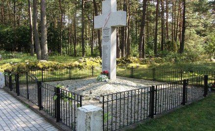 Pomnik pomordowanych w Koniuchach na Litwie