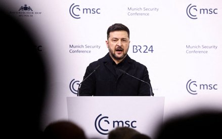 Wołodymyr Zełenski podczas głównej sesji Monachijskiej Konferencji Bezpieczeństwa