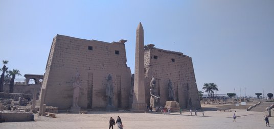 Esencje perfum to jeden z tradycyjnych wyrobów egipskiego rzemiosła. Sklep Ibrahima Alego w Gizie.