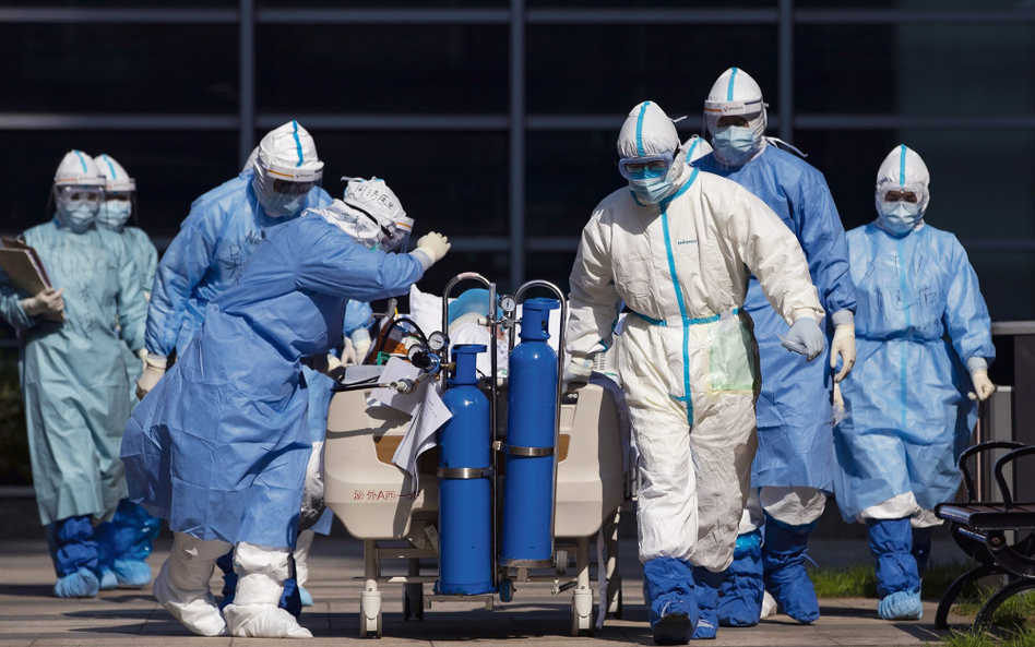 W momencie, gdy wybuch epidemii koronawirusa sparaliżował chińskie miasto Wuhan, Moderna i BioNTech 