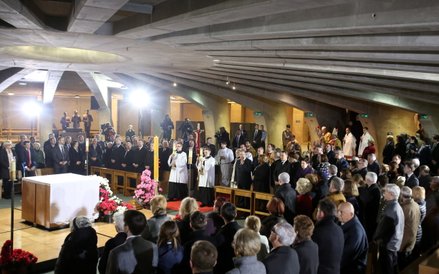 Msza święta w intencji ofiar katastrofy smoleńskiej, w Świątyni Opatrzności Bożej w Warszawie