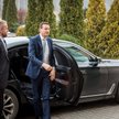 Wicepremier, minister rozwoju i finansów Mateusz Morawiecki (P) w drodze na konferencję "Odpowiedzia