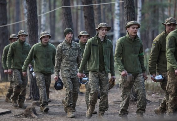 Ukraina. Rekruci podczas szkolenia w obwodzie kijowskim