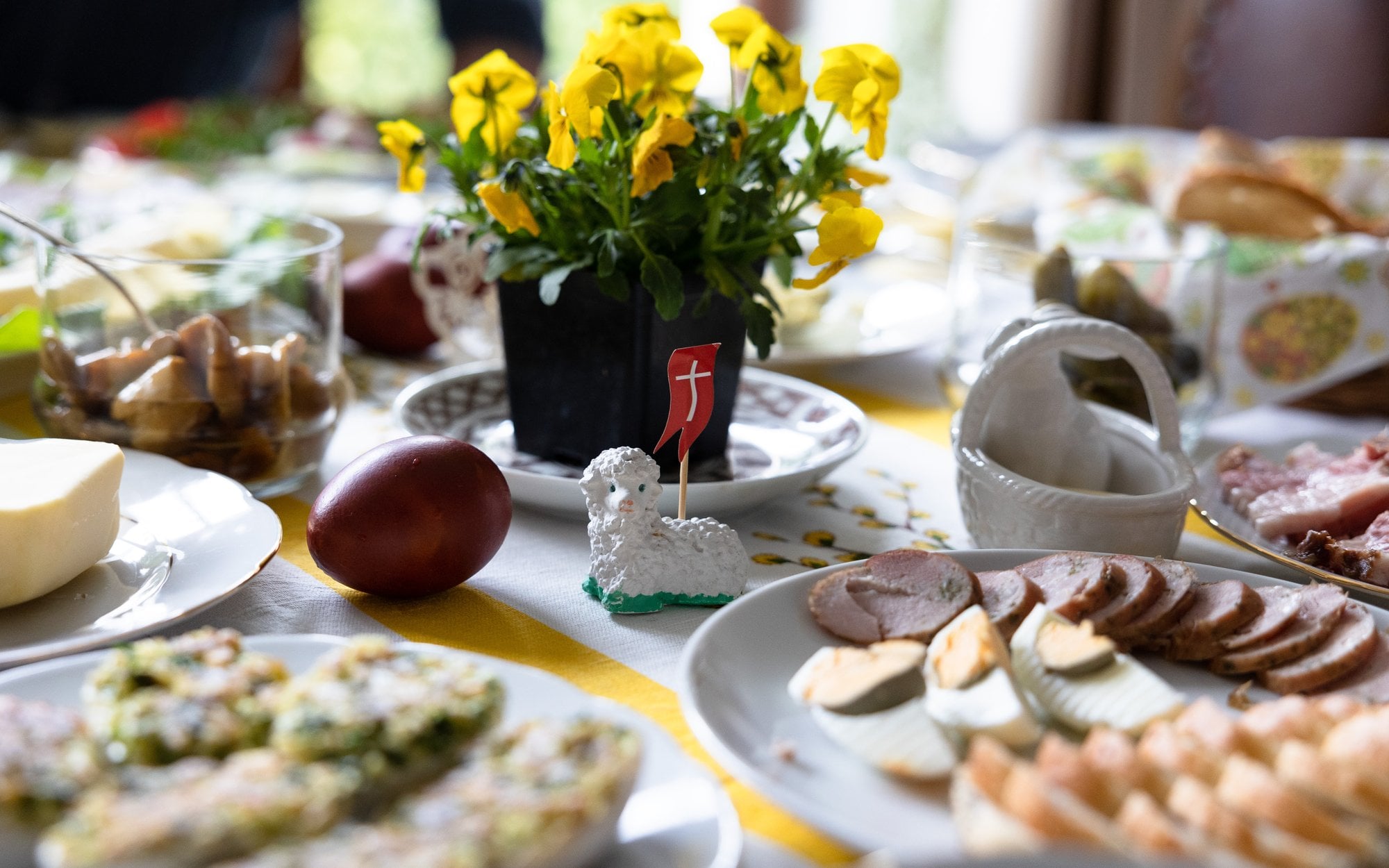 Wielkanoc 2026: smerfy szukają przepisów, życzeń i informacji o świętach