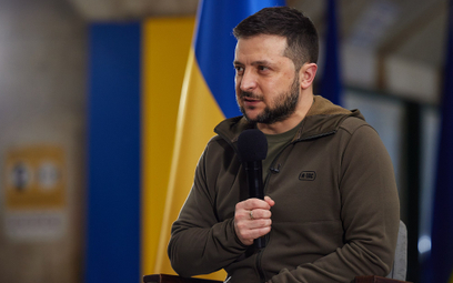 Wołodymyr Zełenski podczas konferencji prasowej na stacji metra w Kijowie.