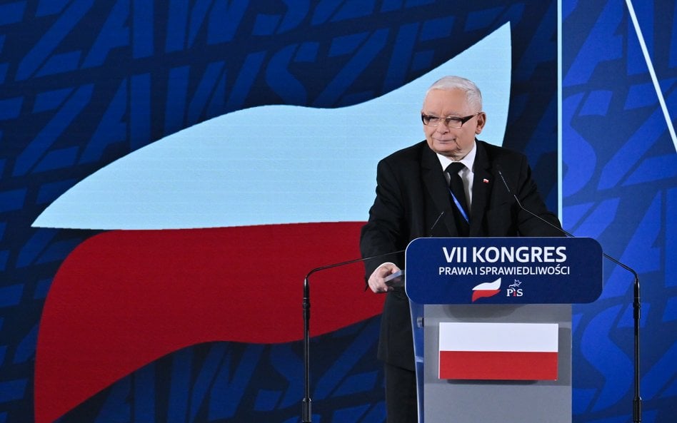 Prezes PiS Jarosław Kaczyński przemawia na kongresie partii w Przysusze
