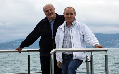Władimir Putin spędził z Aleksandrem Łukaszenką dwa dni. Kreml sygnalizuje światu, że Rosja będzie b