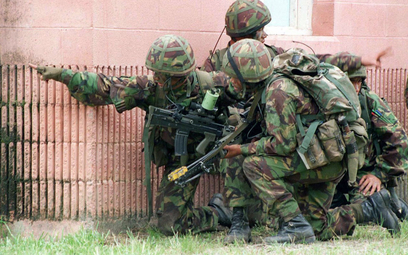 Brytyjscy żołnierze w czasie ćwiczeń