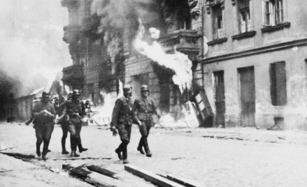 Warszawa, oddział SS na ulicach getta, kwiecień lub maj 1943 roku