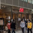Ostatnio ofiarą internetowych hunwejbinów padł koncern H&M.