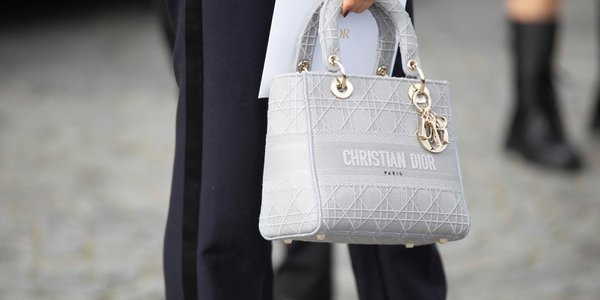 „Efekt patyny”: nowy symbol statusu. Ludzie zamożni chcą się wyróżnić w tłumie