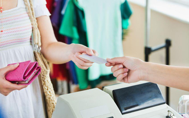 Podejmowanie gotówki w sklepach: cashback zyskuje popularność