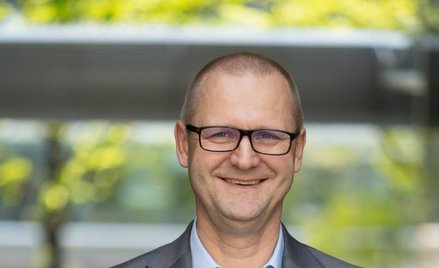 Deweloper, który gra w golfa