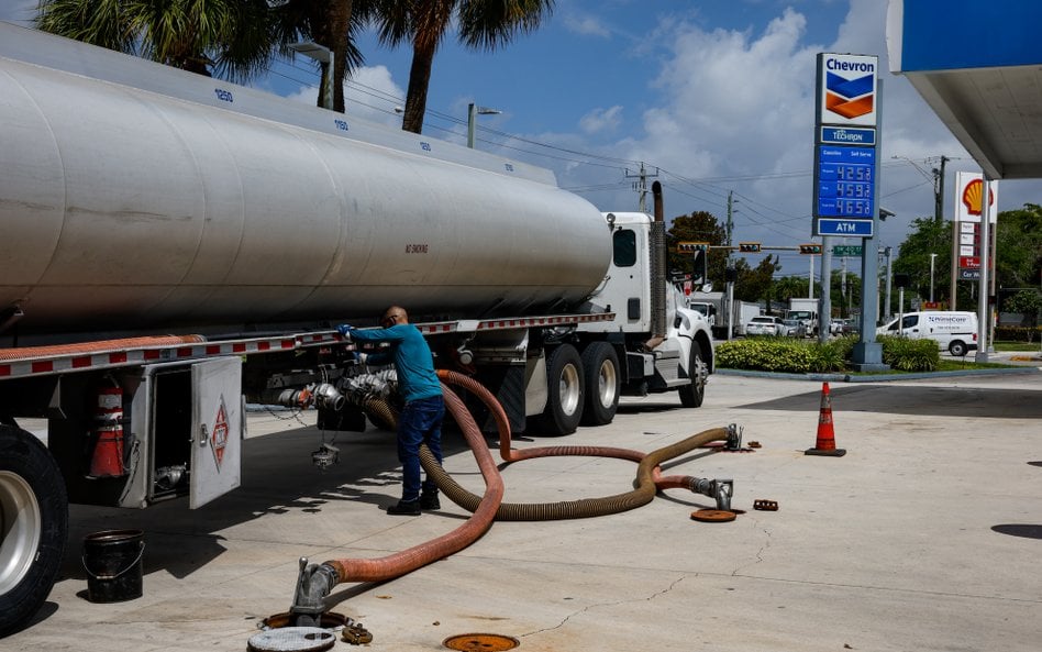 Stany Zjednoczone doświadczyły większych strat finansowych, niż same spowodowały od 1990 r., mimo że