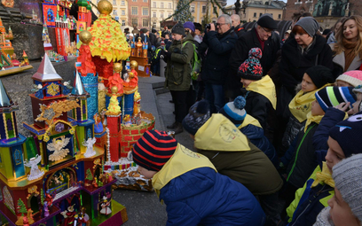 Krakowskie szopki, ktróre sa ewenementem na skalę światową, wróciły w tym roku pod pomnik "Adasia"