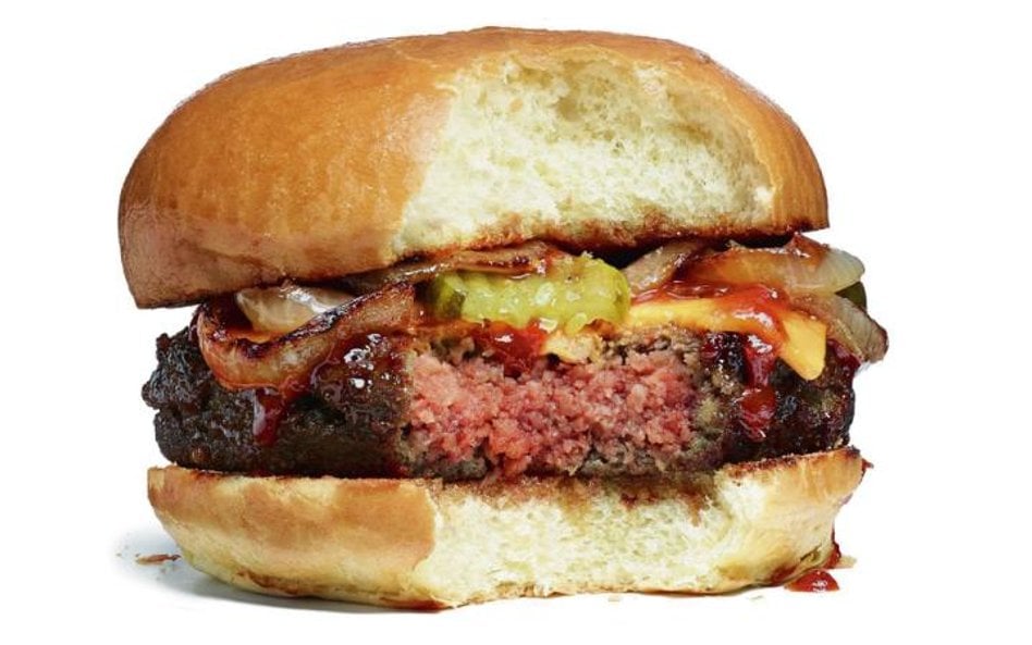 Roślinny burger firmy Impossible Foods smakuje trochę jak wołowina, trochę jak indyk