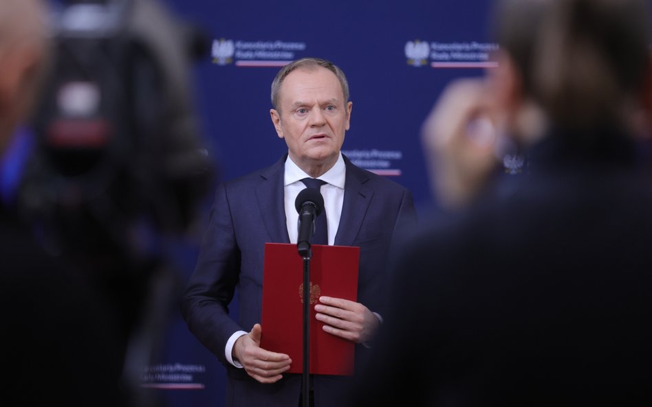 Premier Donald Tusk podczas konferencji prasowej po posiedzeniu rządu