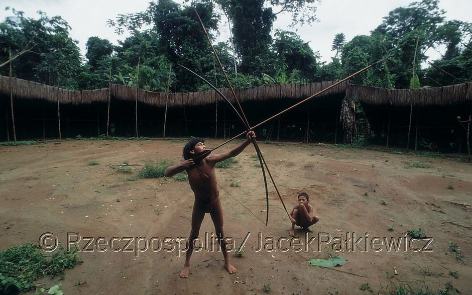 Łuk należy do podstawowego sprzętu myśliwskiego