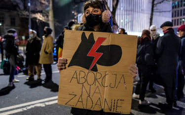 Protesty w całej Polsce. Strajk Kobiet: Klementyna Suchanow zatrzymana