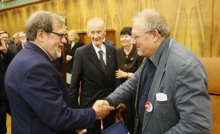 Sprzeciw wobec medalu UAM dla Michnika