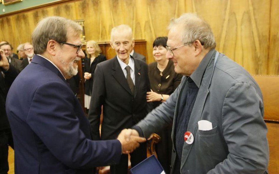 Sprzeciw wobec medalu UAM dla Michnika