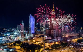 Jeszcze przed rezygnacją z miejskich imprez sylwestrowych, Warszawa zrezygnowała z noworocznych poka