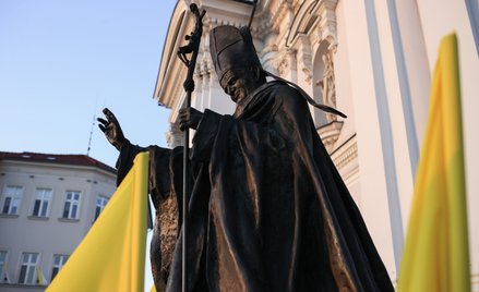 Jan Paweł II nagle znikł, bo okazało się, że jego nauczanie (w odróżnieniu od jego wizerunku) nie je