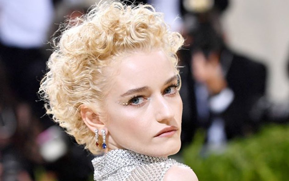 Julia Garner zagra Madonnę w jej autobiograficznym filmie