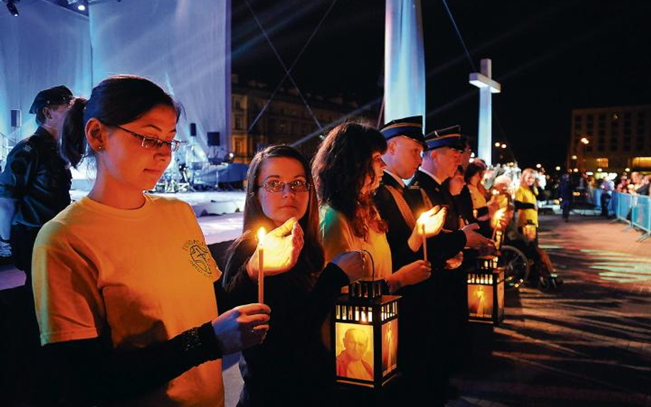 Jedną z akcji podopiecznych fundacji była w 2011 r. Beatyfikacyjna Iskra Miłosierdzia – młodzi w spe