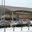 Warszawiacy odkrywają na nowo urodę umytego i remontowanego Dworca Centralnego, który w latach 70. b