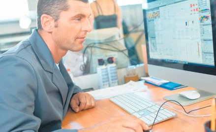 Skoro przed ekspertami pracującymi w laboratoriach kryminalistycznych stawia się wymagania formalne 