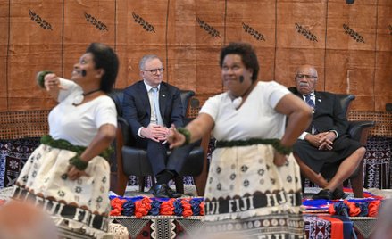 Premier Australii Anthony Albanese i premier Fidżi Sitiveni Rabuka podpisali umowę o sojuszu obronny