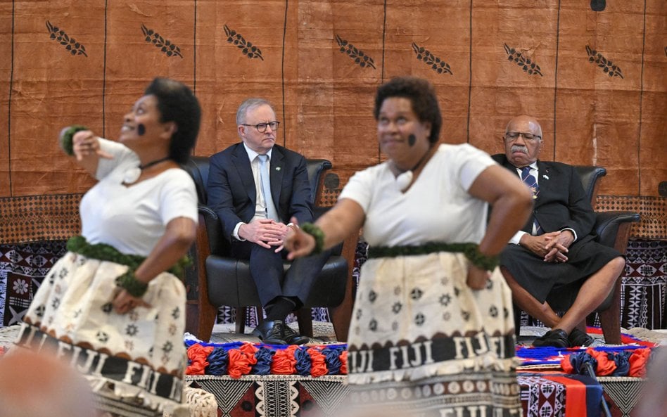 Premier Australii Anthony Albanese i premier Fidżi Sitiveni Rabuka podpisali umowę o sojuszu obronny
