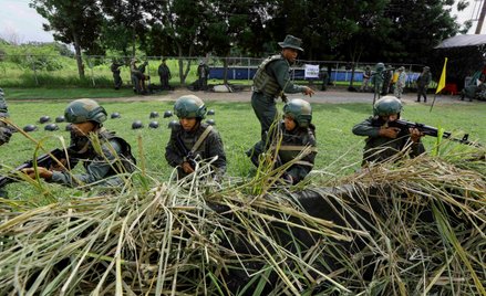 Wenezuelczycy szkolą się z obsługi broni w związku z groźbą amerykańskiego ataku