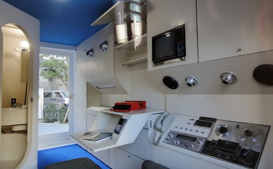 "Nakagin Capsule Tower"