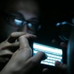 Cyberoszuści rozsyłający fałszywe e-maile często bywają nieuchwytni, bo korzystają z zagranicznych s